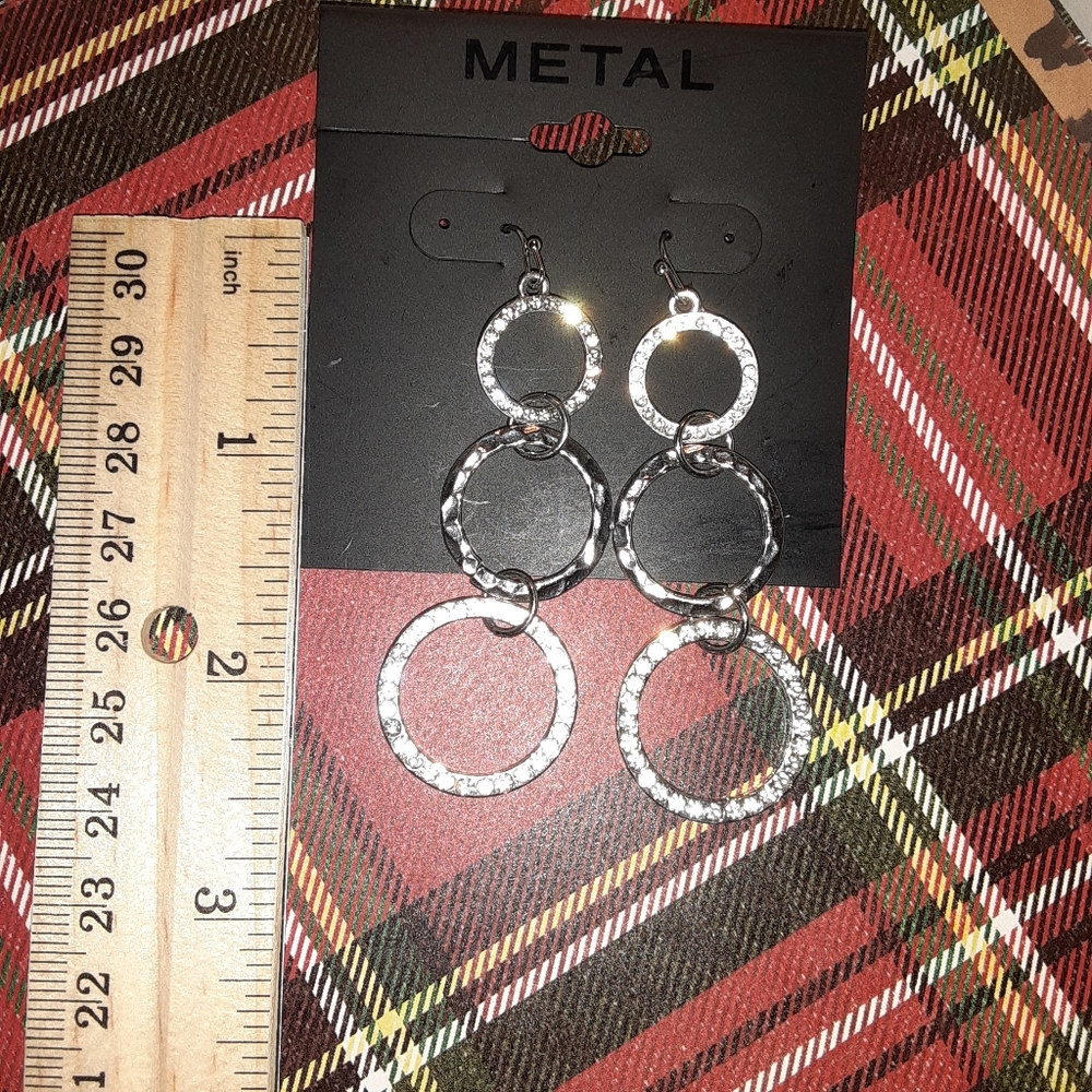 METAL SILVER TONE TRI- RING EARRINGS